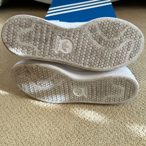 Adidas, Stan Smiths, Size 7 (fits more like 7.5), green and white like new! - Picture 5 of 6